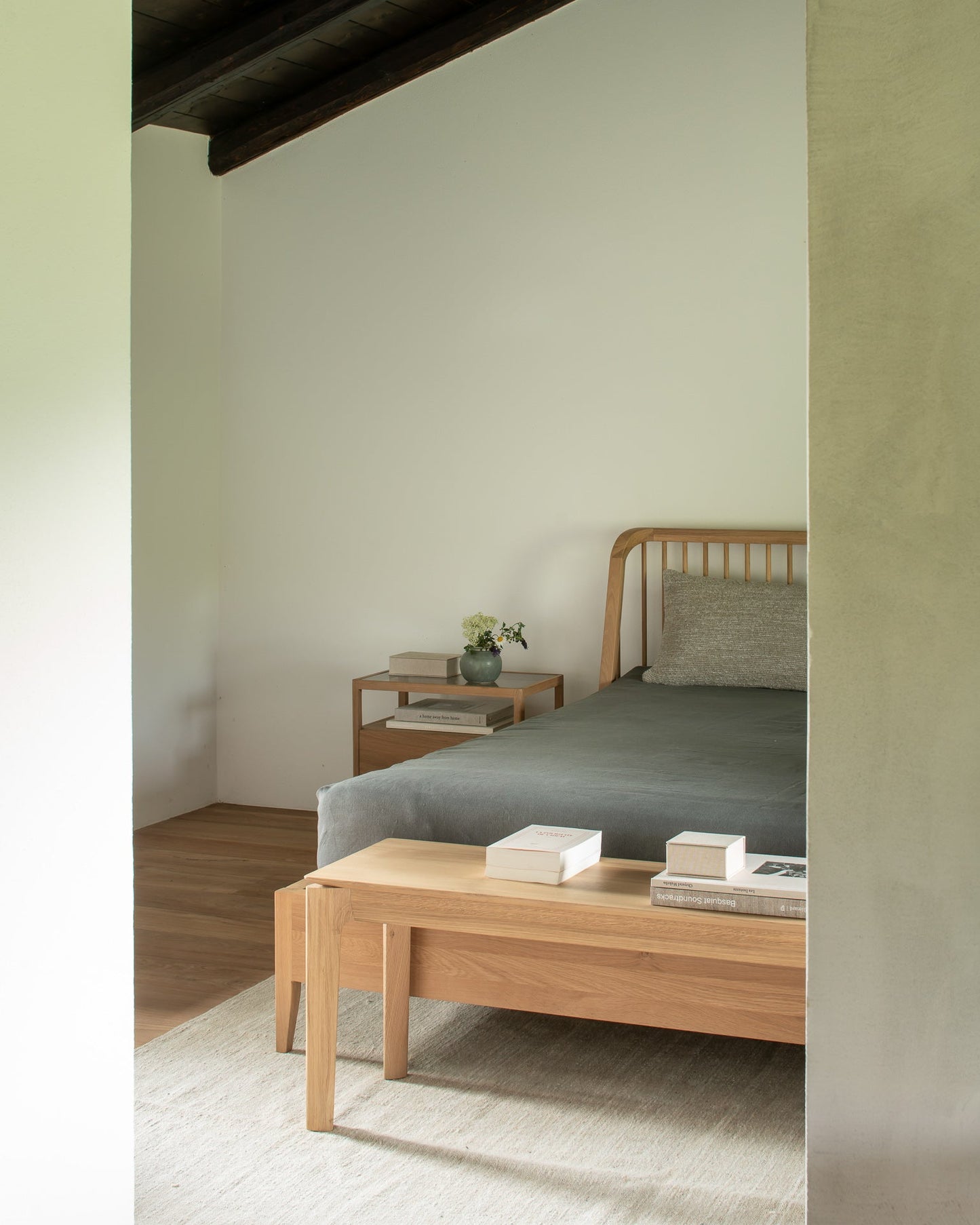 Spindle Bed - Oak